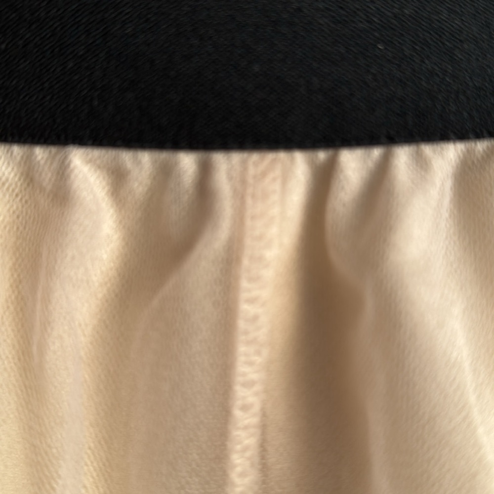 Elegant Black and Cream Embroidered Skirt with butterflies.L-XL. New no tags - Picture 4 of 6